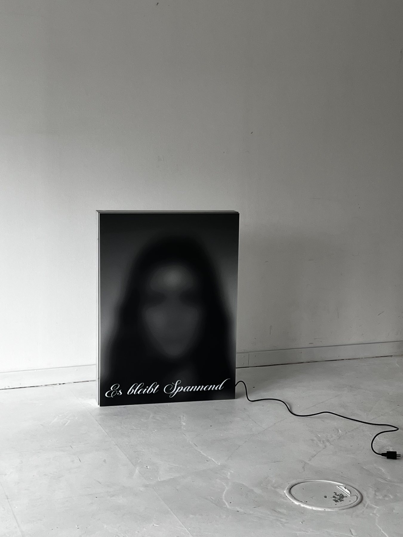 Es bleibt spannend: illuminated object, Kai Schmidt