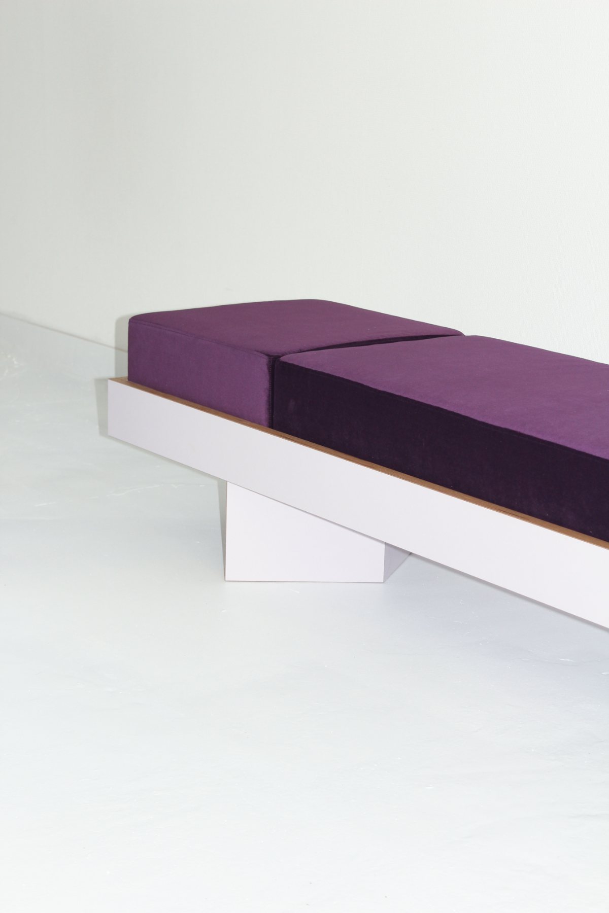 Lilac bench: front view